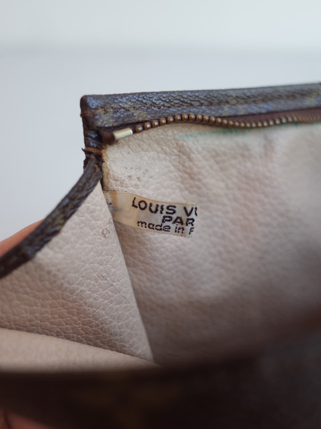Louis vuitton 루이비통 레더 파우치백 상품이미지4