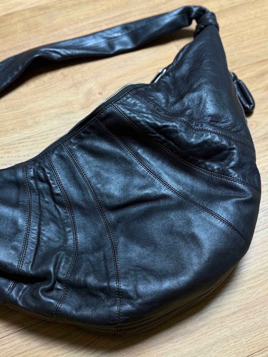 르메르 나파레더 크루아상백 라지 다크초콜릿 상품이미지4