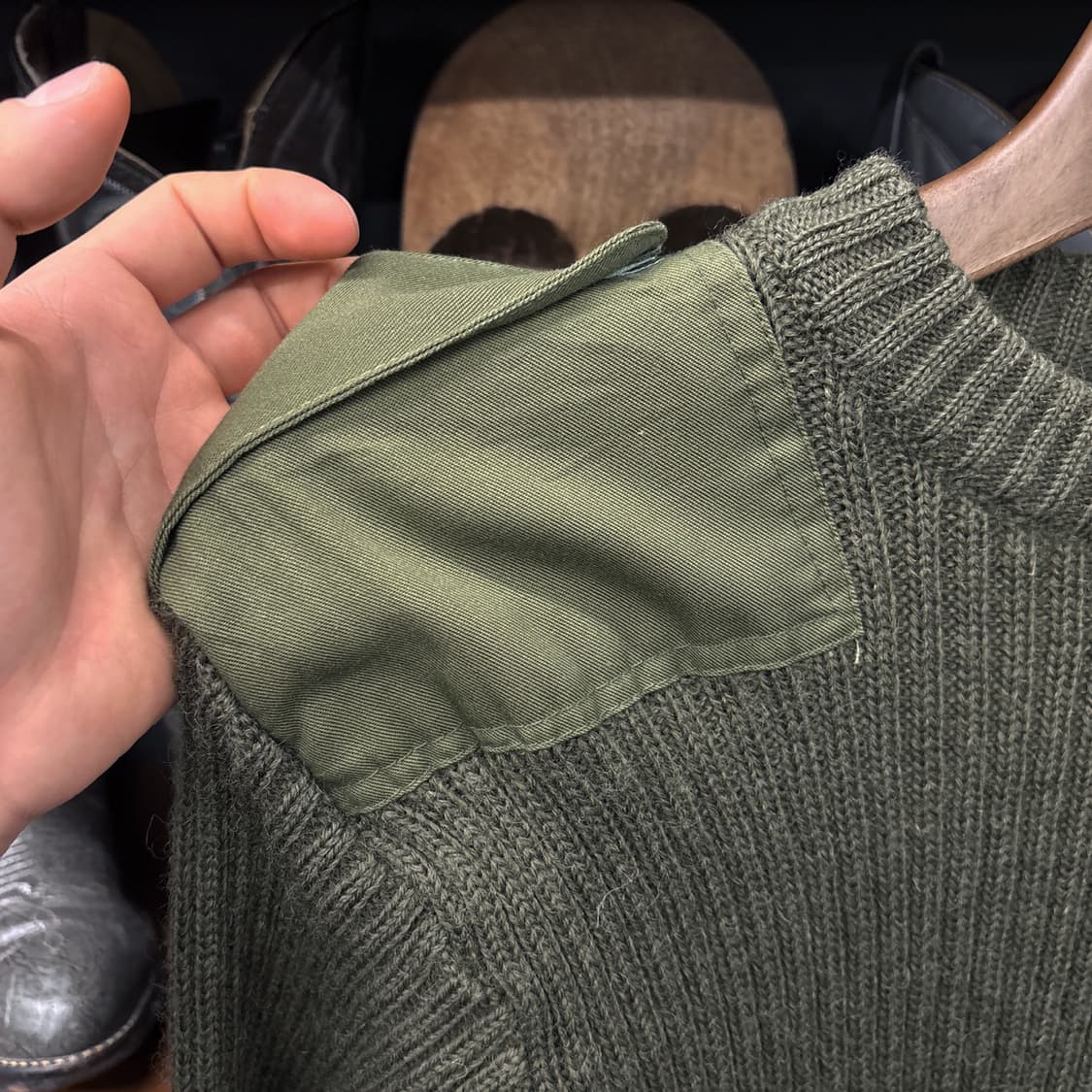 코만도 밀리터리니트 퓨어울 스웨터 암패치 견장 올리브 N315 상품이미지6
