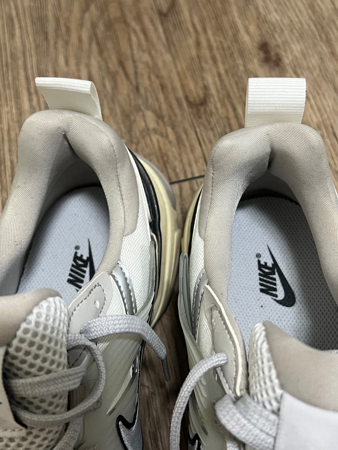 나이키 V2K 런 서밋 테크 화이트 메탈릭 실버 상품이미지2