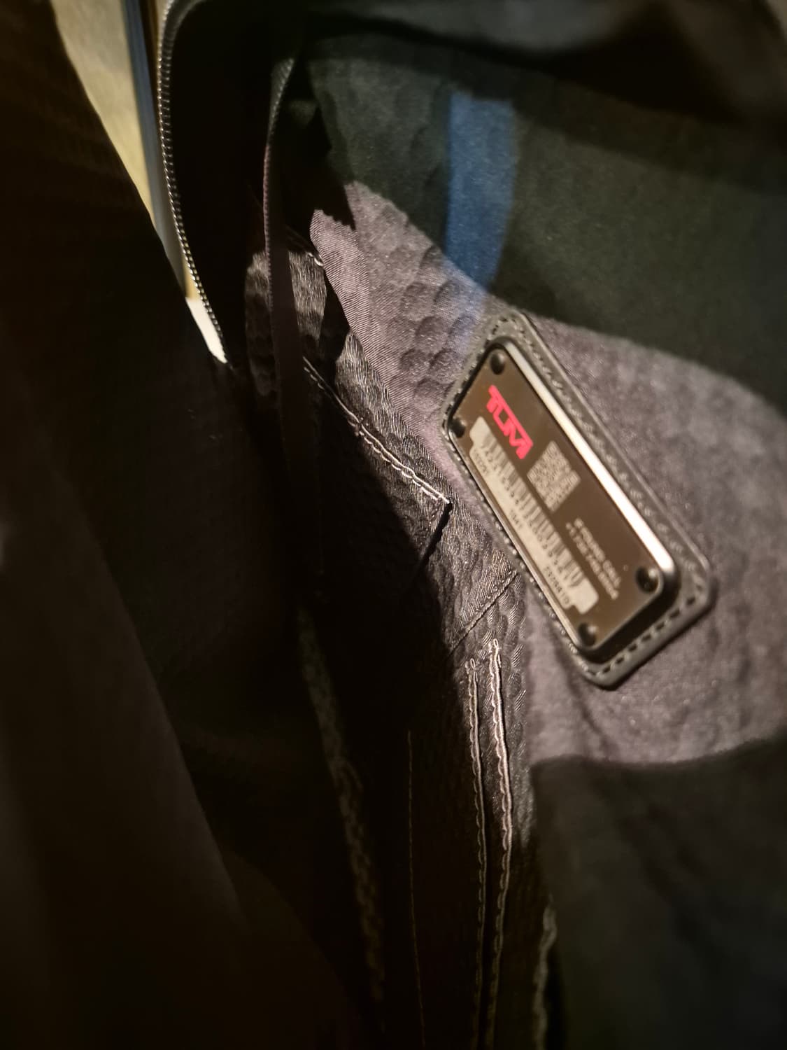 투미 백팩 판매합니다 
자연스런 사용감외엔 마모손상 없습니다 
1호선 부 상품이미지5