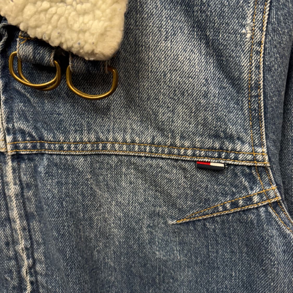 타미 진스 빈티지 데님 쉐르파 자켓 전면 투포켓 디테일 아이보리 배색 상품이미지5