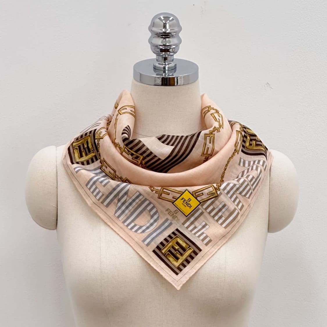 (새상품) fendi / 펜디 쁘띠스카프 손수건 상품이미지9