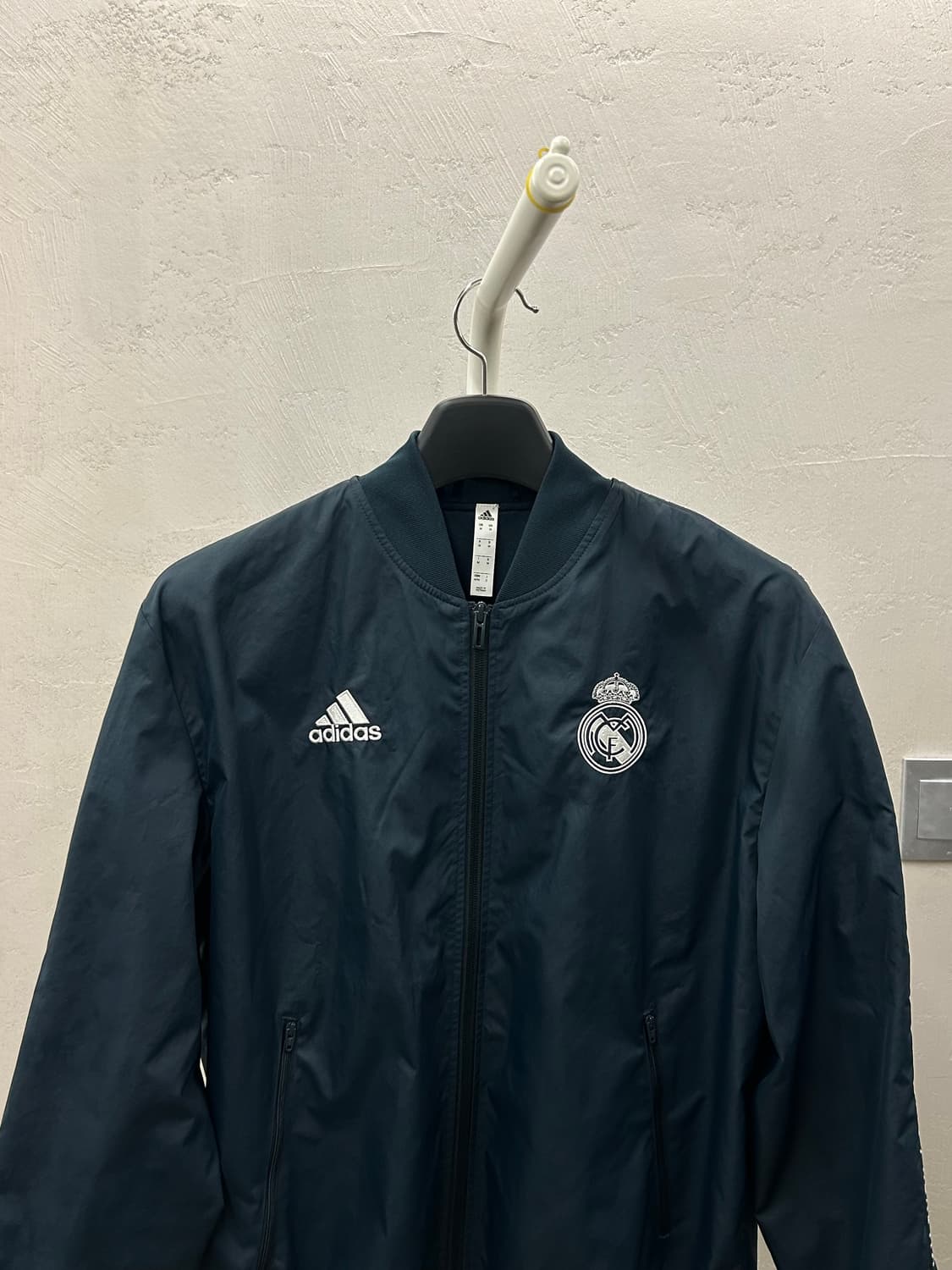 아디다스 레알마드리드 네이비 바람막이 상품이미지4