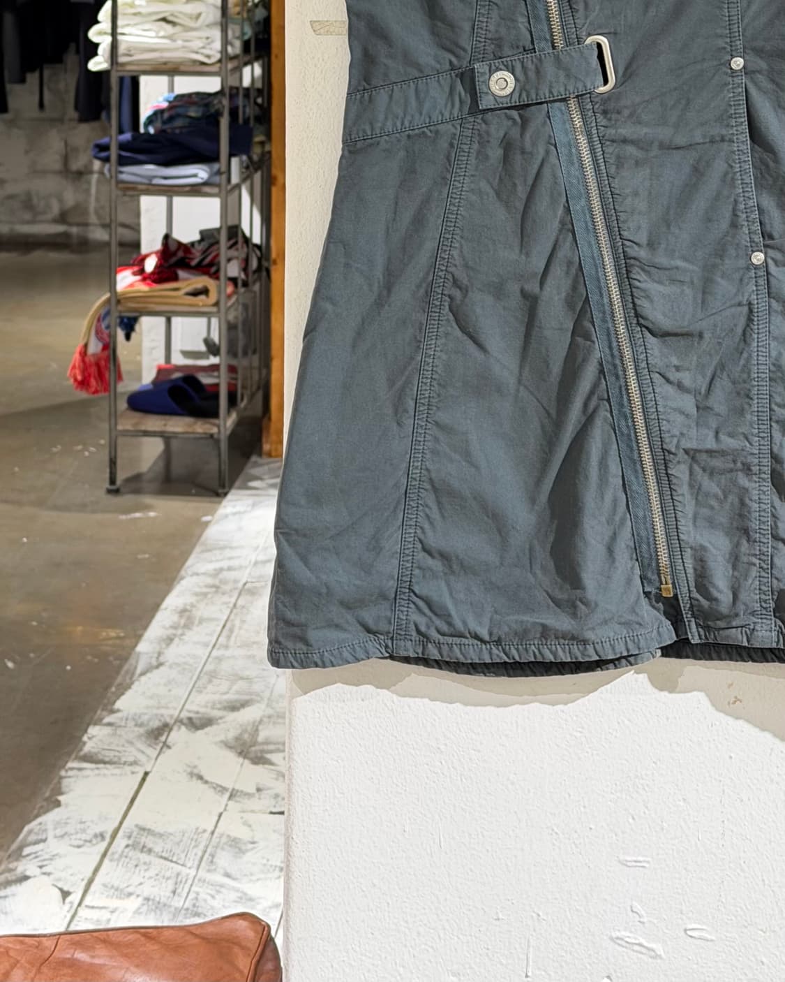 디젤 차콜 코튼 지퍼 벨티드 슬리브리스 원피스 상품이미지5