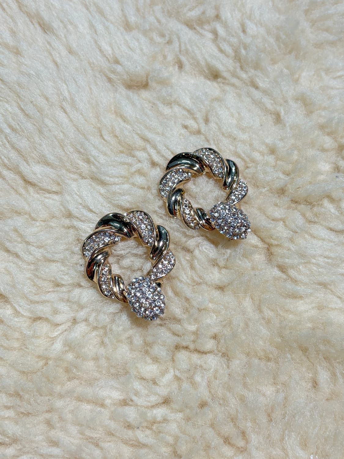 Vintage Pavé Twist Gold Earrings 상품이미지2
