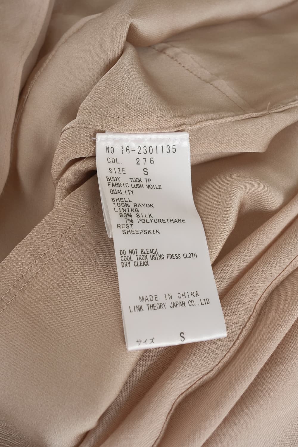 Silk tuck detailed layered top 상품이미지10