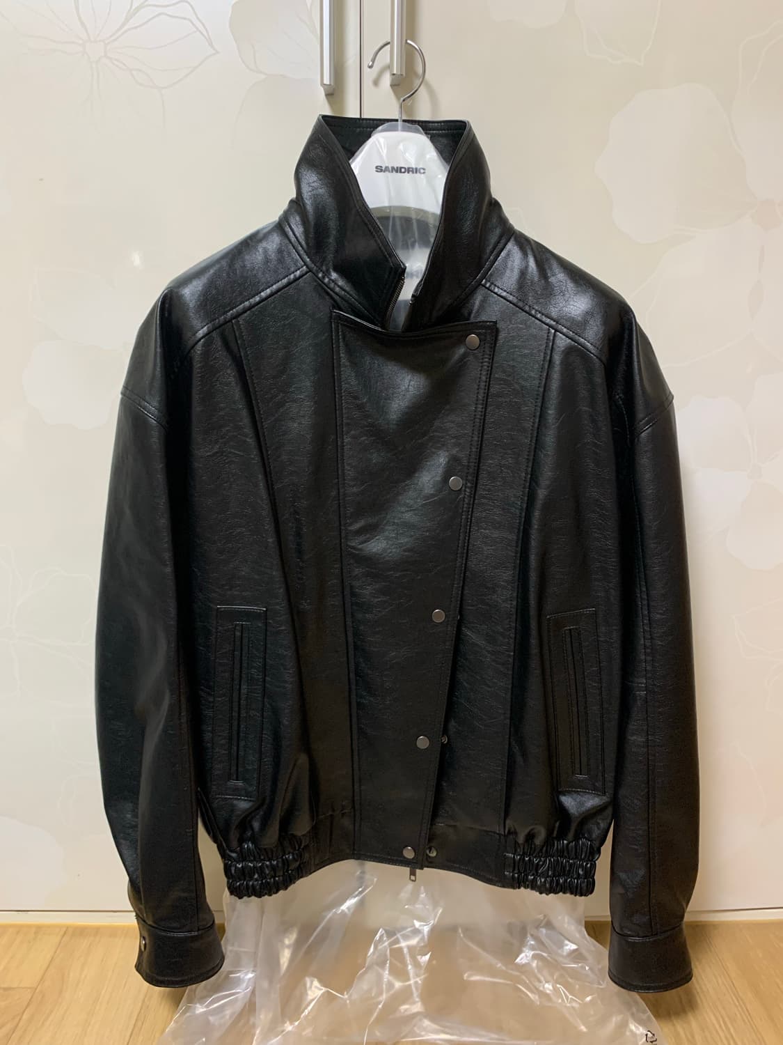 샌드릭 사이드 버튼 레더점퍼 블랙 상품이미지3