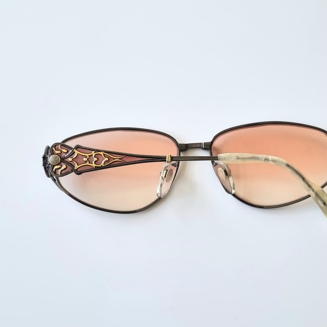 데드스탁 우아함을 담은 아르누보 스타일 틴트 선글라스 상품이미지8