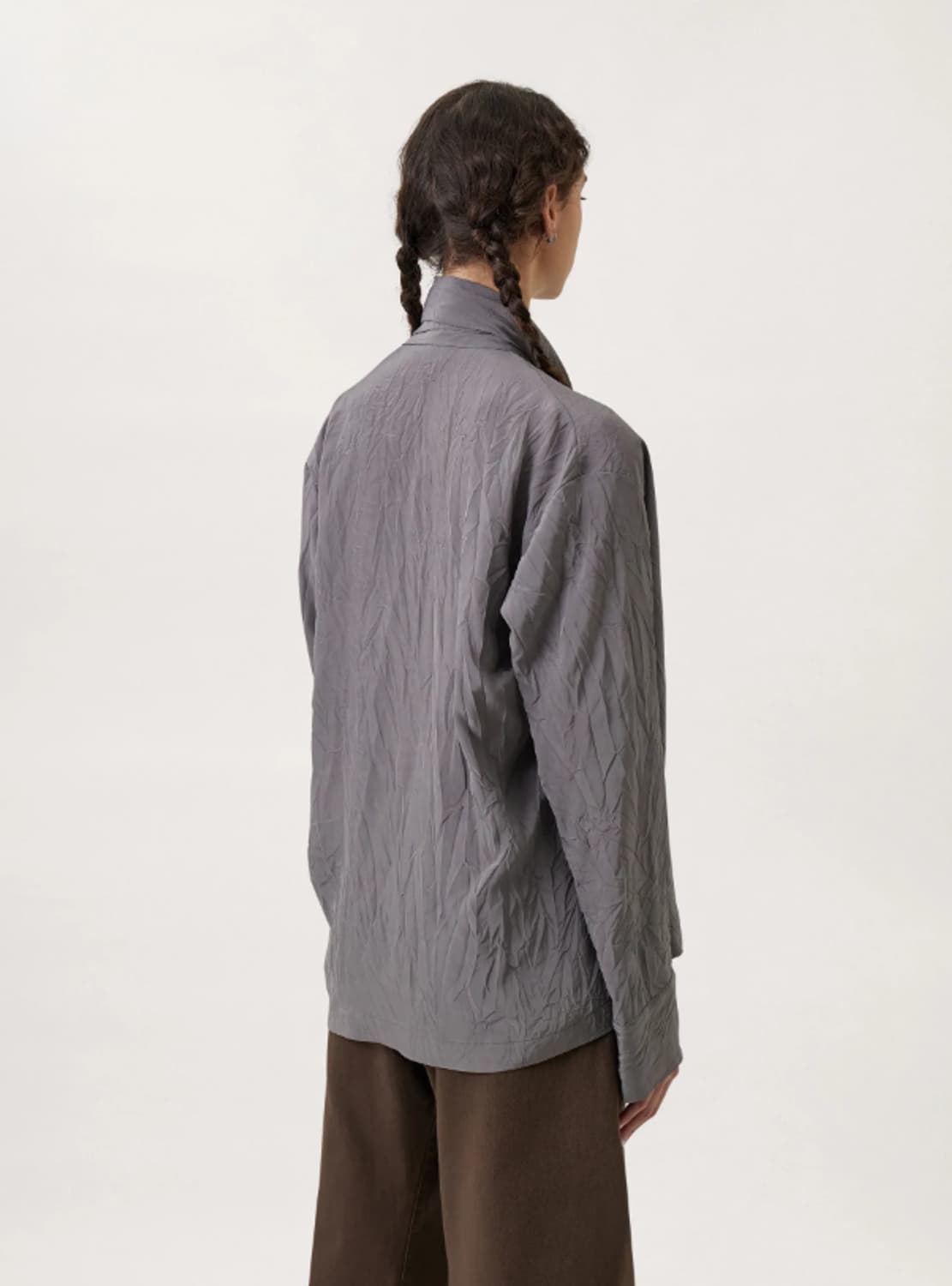 르메르 노티드블라우스 36 판매합니다. ALUMINIUM 컬러 상품이미지3