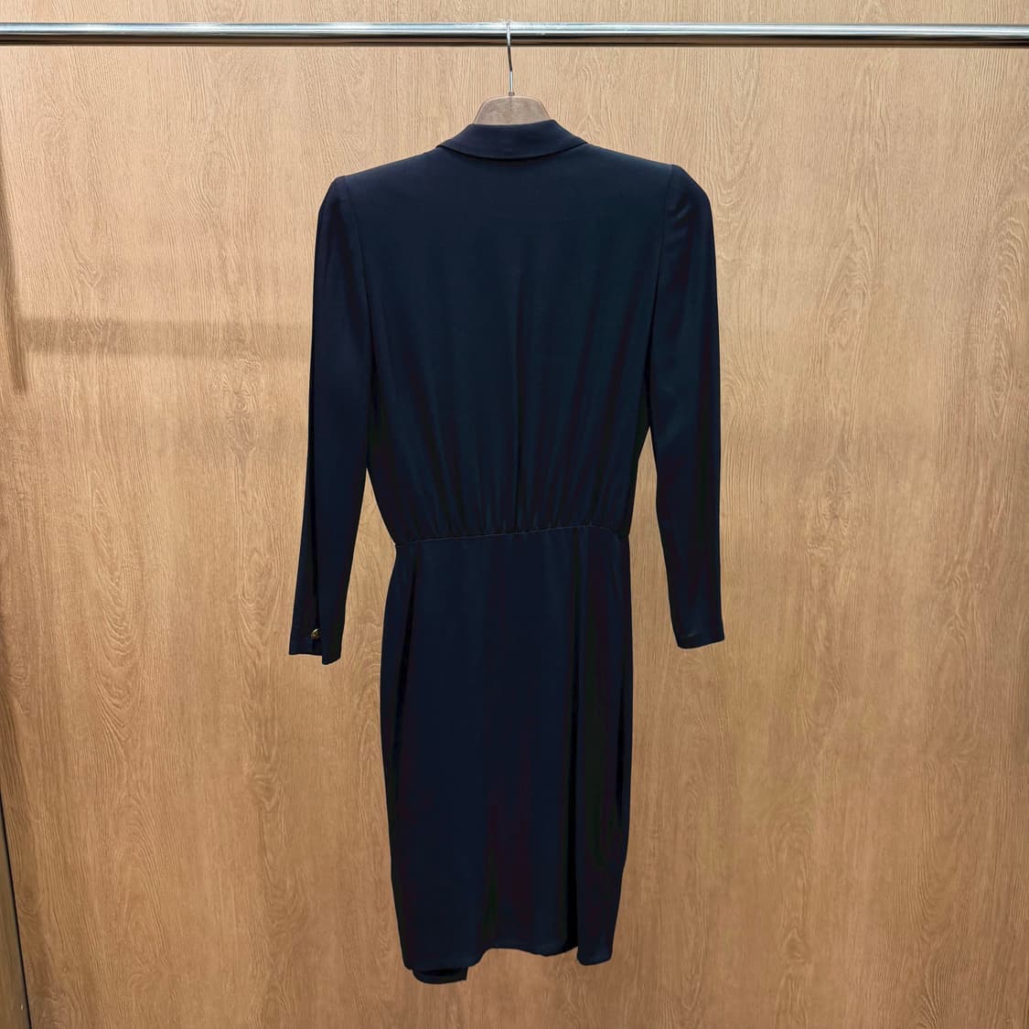 소니아 리키엘 딥 브이넥 미디 원피스 랩 스타일 허리 셔링 디테일 블랙 상품이미지3