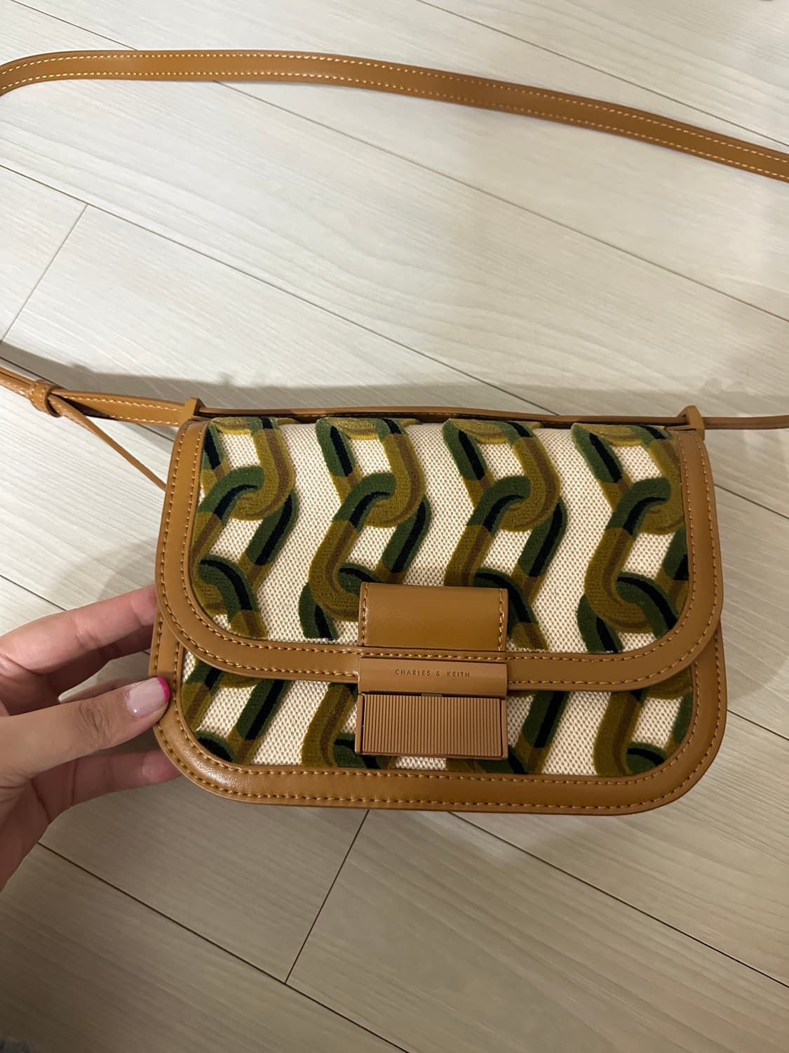 찰스앤키스 패턴 크로스백 상품이미지1