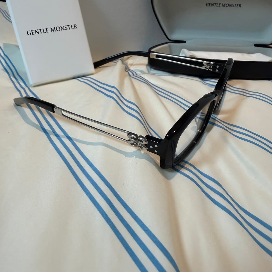 젠틀몬스터 에라 01 블랙 상품이미지2