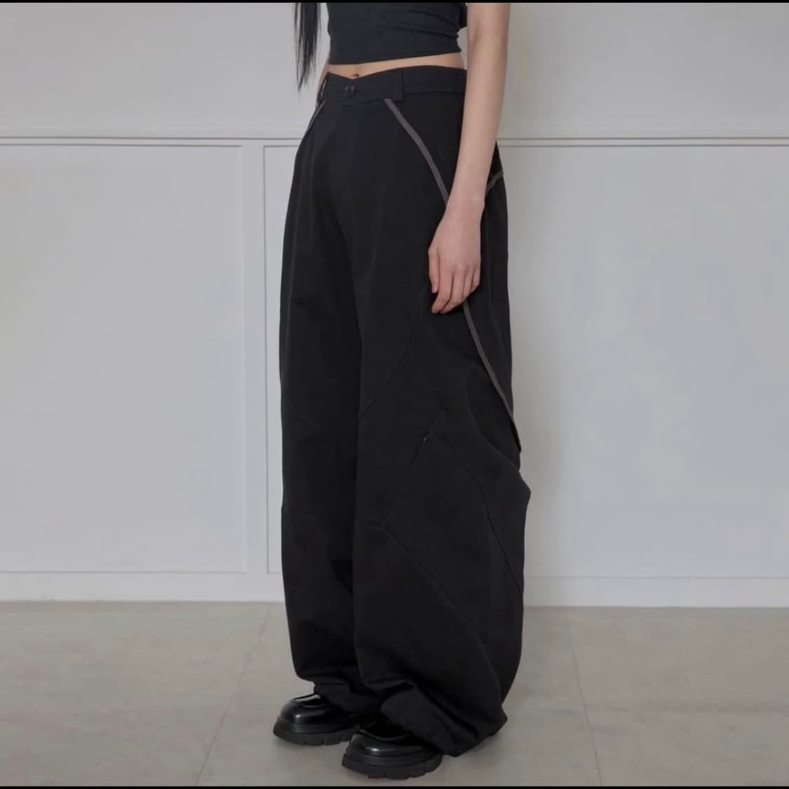 (제니 착용) 플레어업 Asymmetrical Wide Pants 상품이미지1