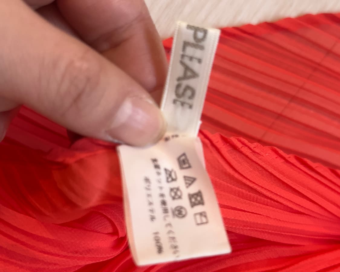 [PLEATS PLEASE ] Red Pleated Sheer Scarf 상품이미지4