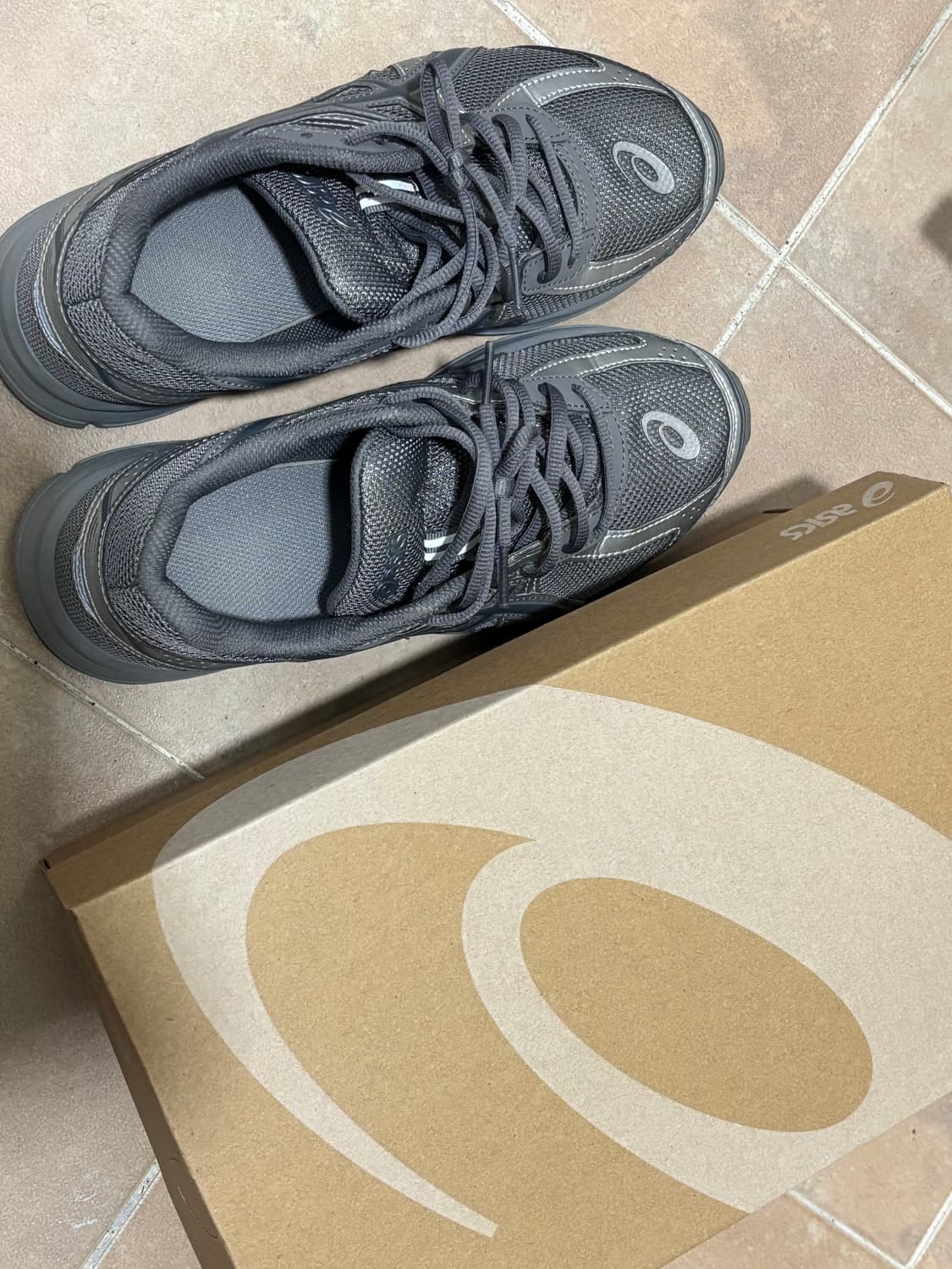 아식스 조그 100 S 카본 그레이 운동화 상품이미지4