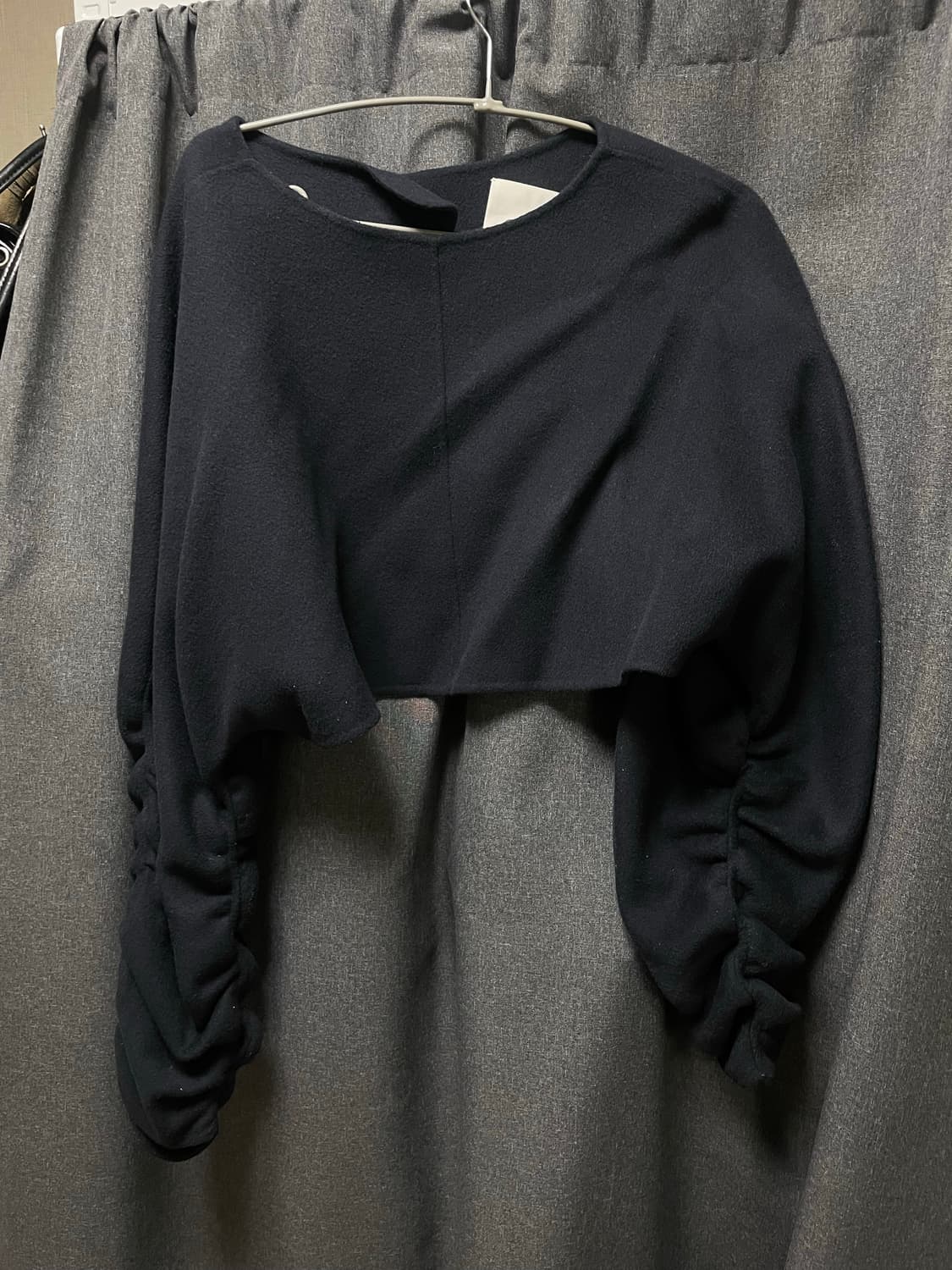 COS 크롭 셔링 볼레로 네이비 x/xs 상품이미지4