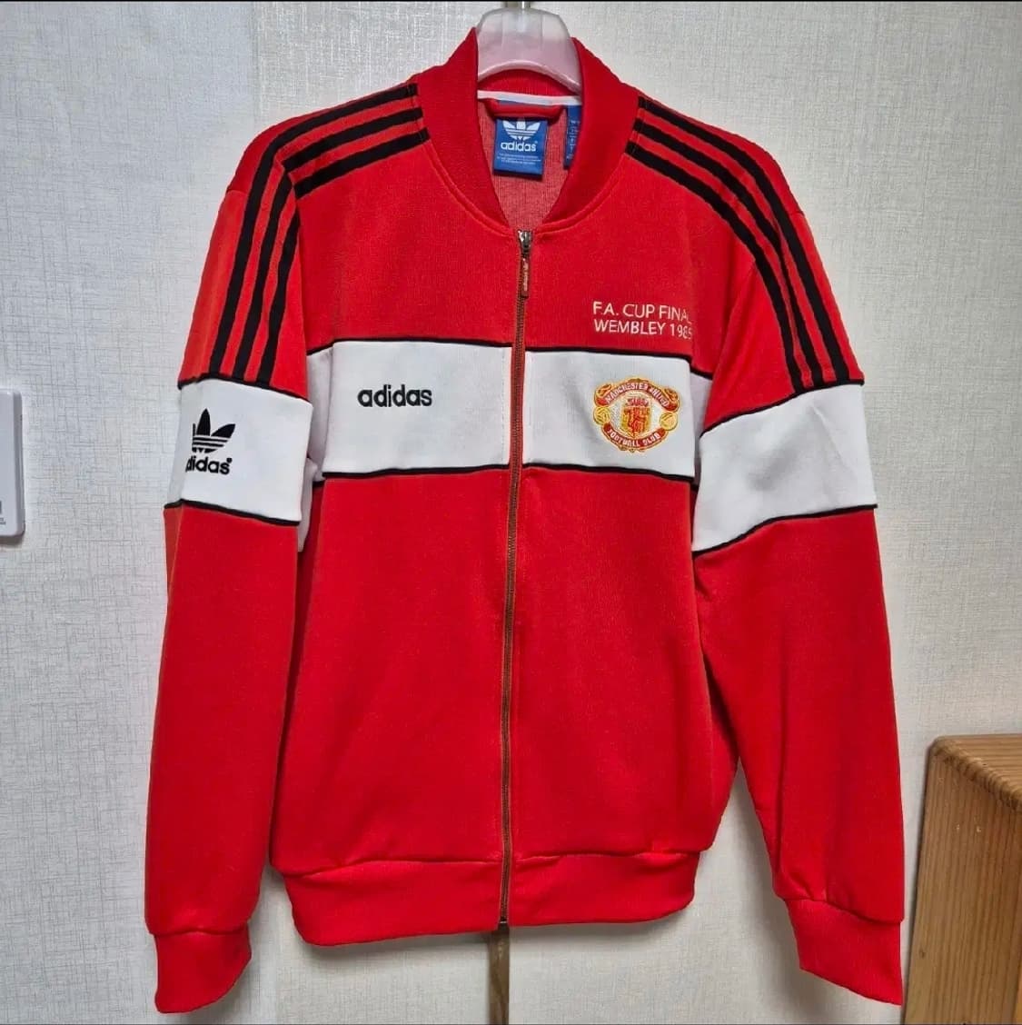 s급상태 희긔 아디다스 L 맨유 오리지널 트랙 자켓 상품이미지4