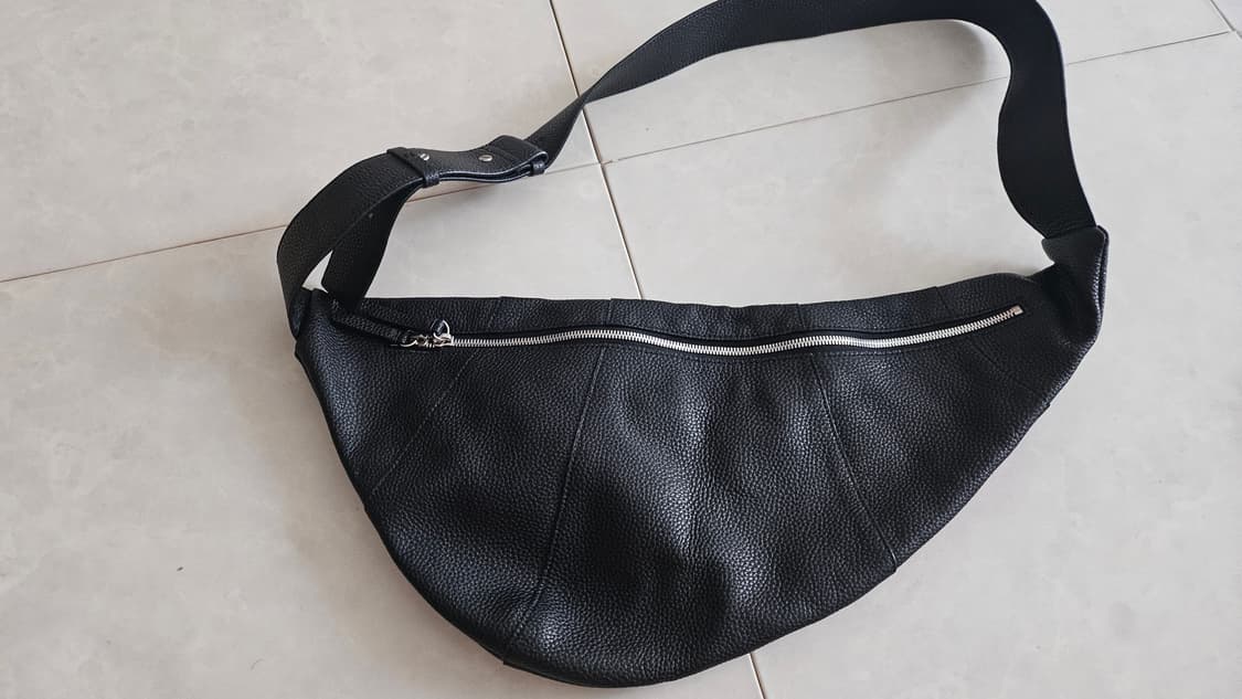 타임옴므 블랙 가죽 크루아상 호보백 숄더백 상품이미지4