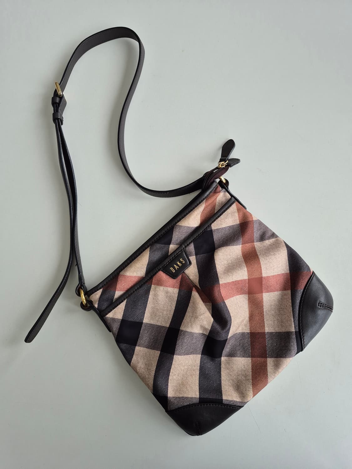 닥스 체크무늬 크로스백 상품이미지2
