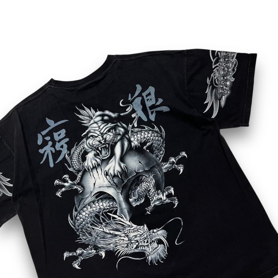 Rock of the 용호상박 대거 사이드 빈티지 반팔 티셔츠 상품이미지4