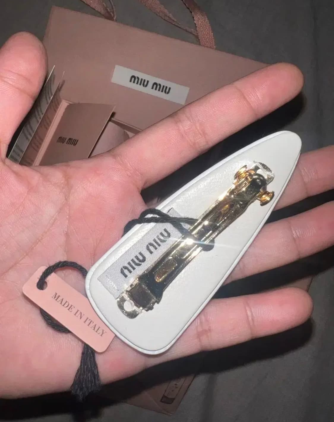 미우미우 헤어핀 새상품 (쇼핑백포함) 상품이미지3