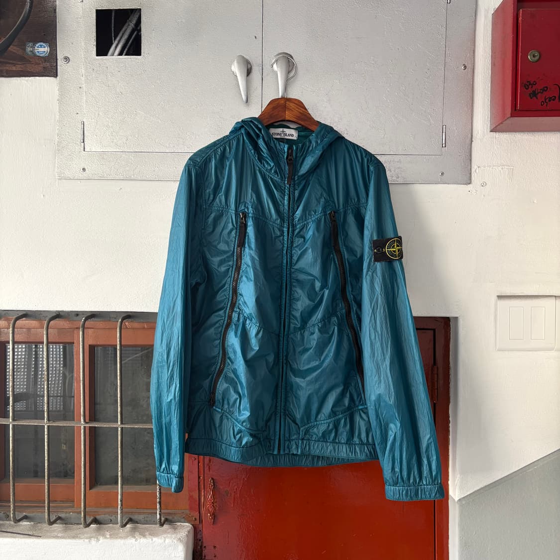 12fw 스톤아일랜드 후드 바람막이 상품이미지1