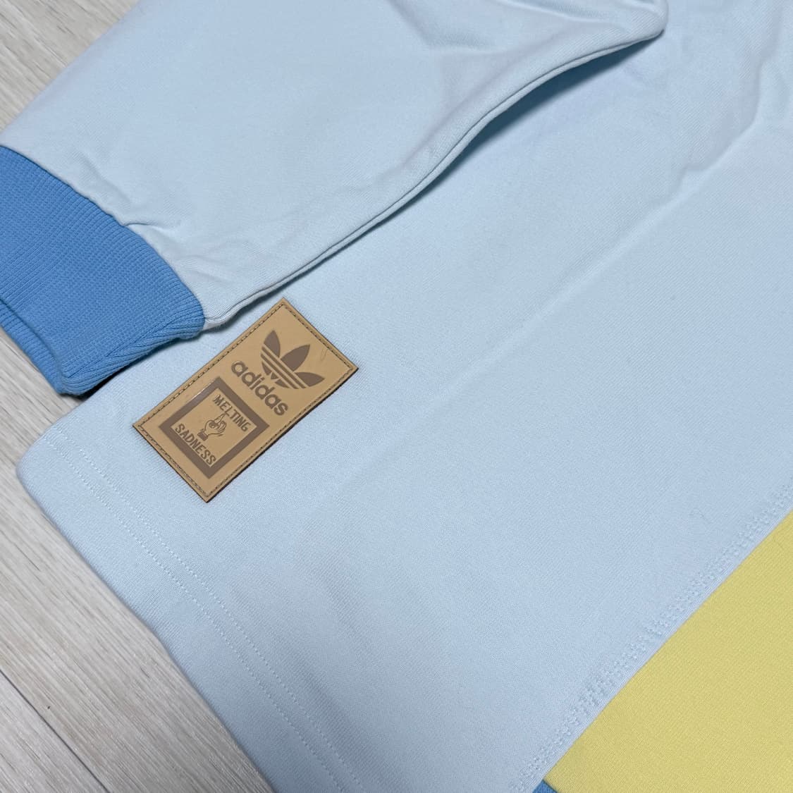 Adidas 아디다스  자수 스웻셔츠 HC0348 상품이미지9