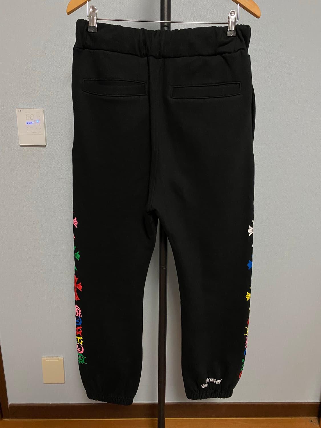 [S] 크롬하츠 크로스 스웨트팬츠 블랙 멀티컬러 상품이미지2