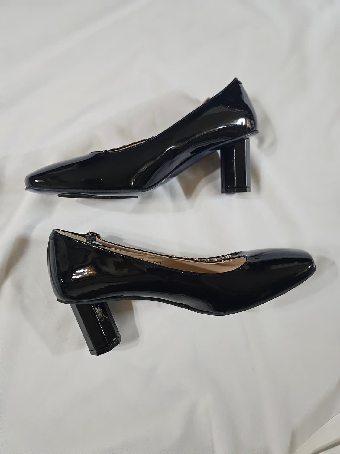 [38,250] 새상품) 슈콤마보니 펄 스트랩 페이턴트 에나멜 펌프스 상품이미지4