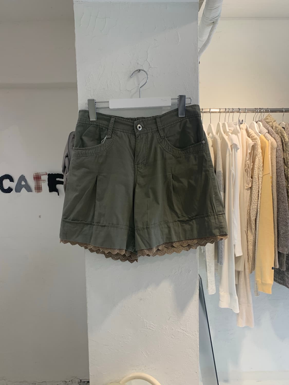 Lace khaki shorts 상품이미지1