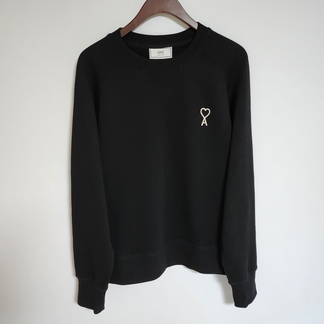 [L] 아미 블랙 체인 하트자수 맨투맨 E20HJ031 상품이미지1