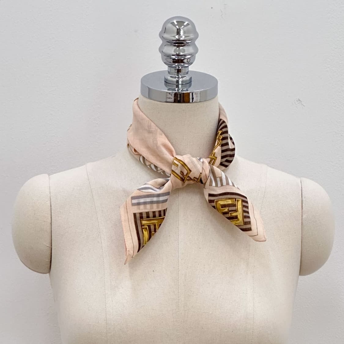 (새상품) fendi / 펜디 쁘띠스카프 손수건 상품이미지8