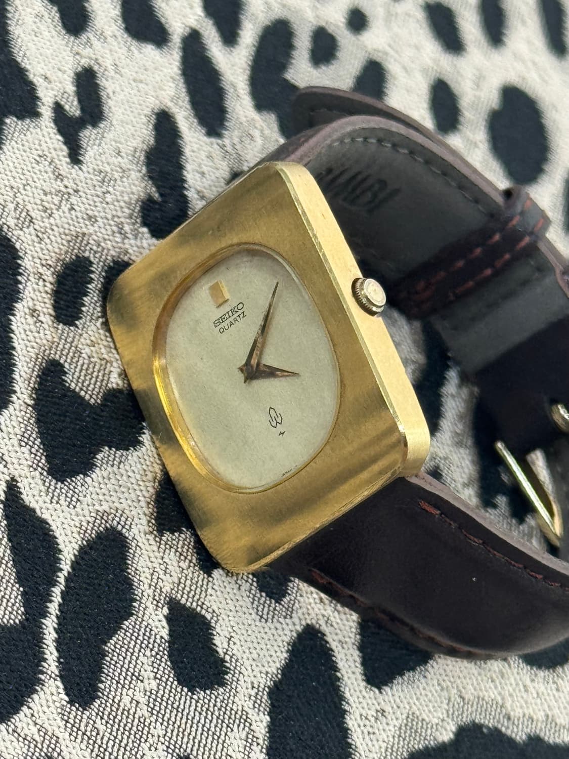 70s 빈티지 세이코 샤리오 골드 쿼츠 희귀 상품이미지5