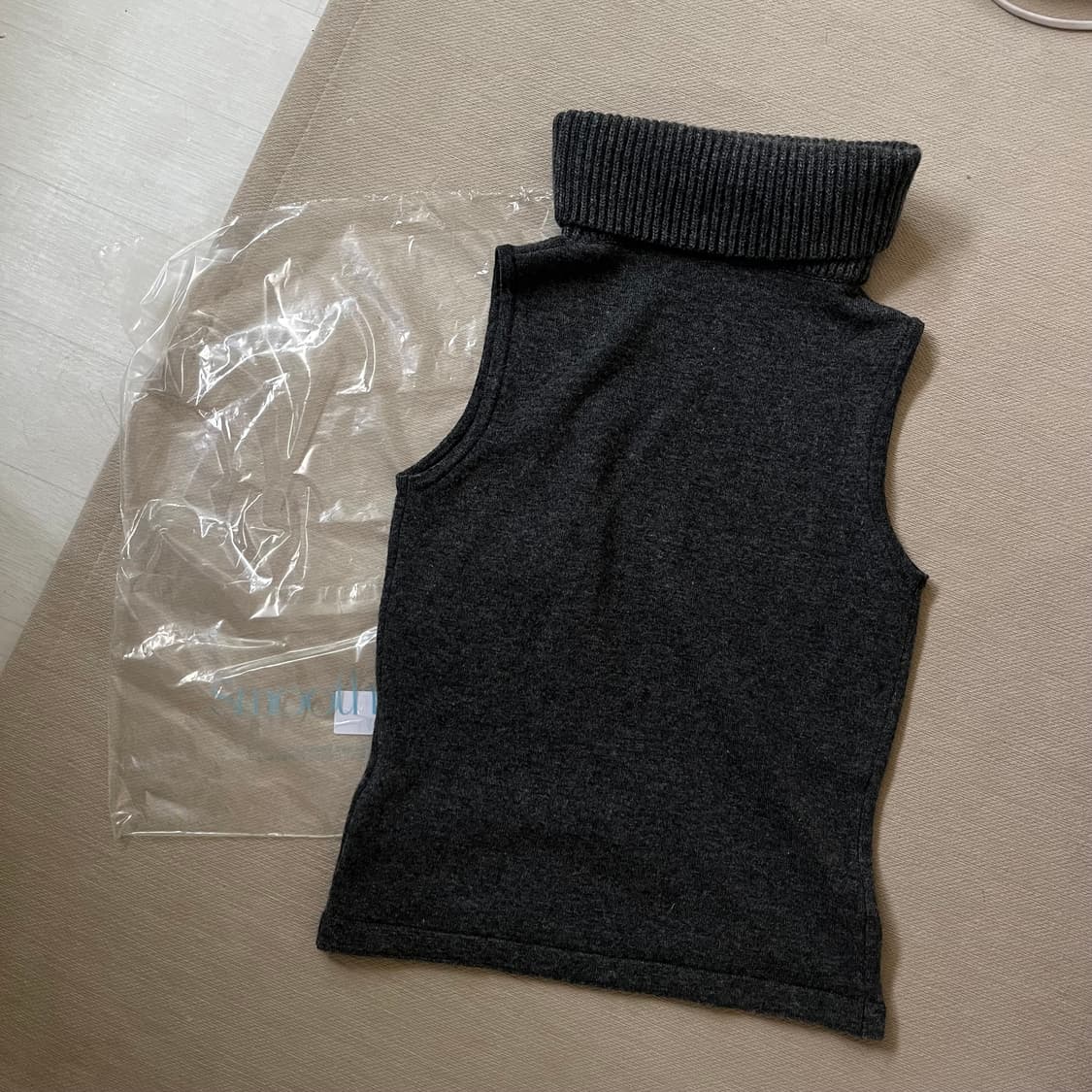 스무드무드 말로우 터틀넥 니트_차콜 상품이미지8