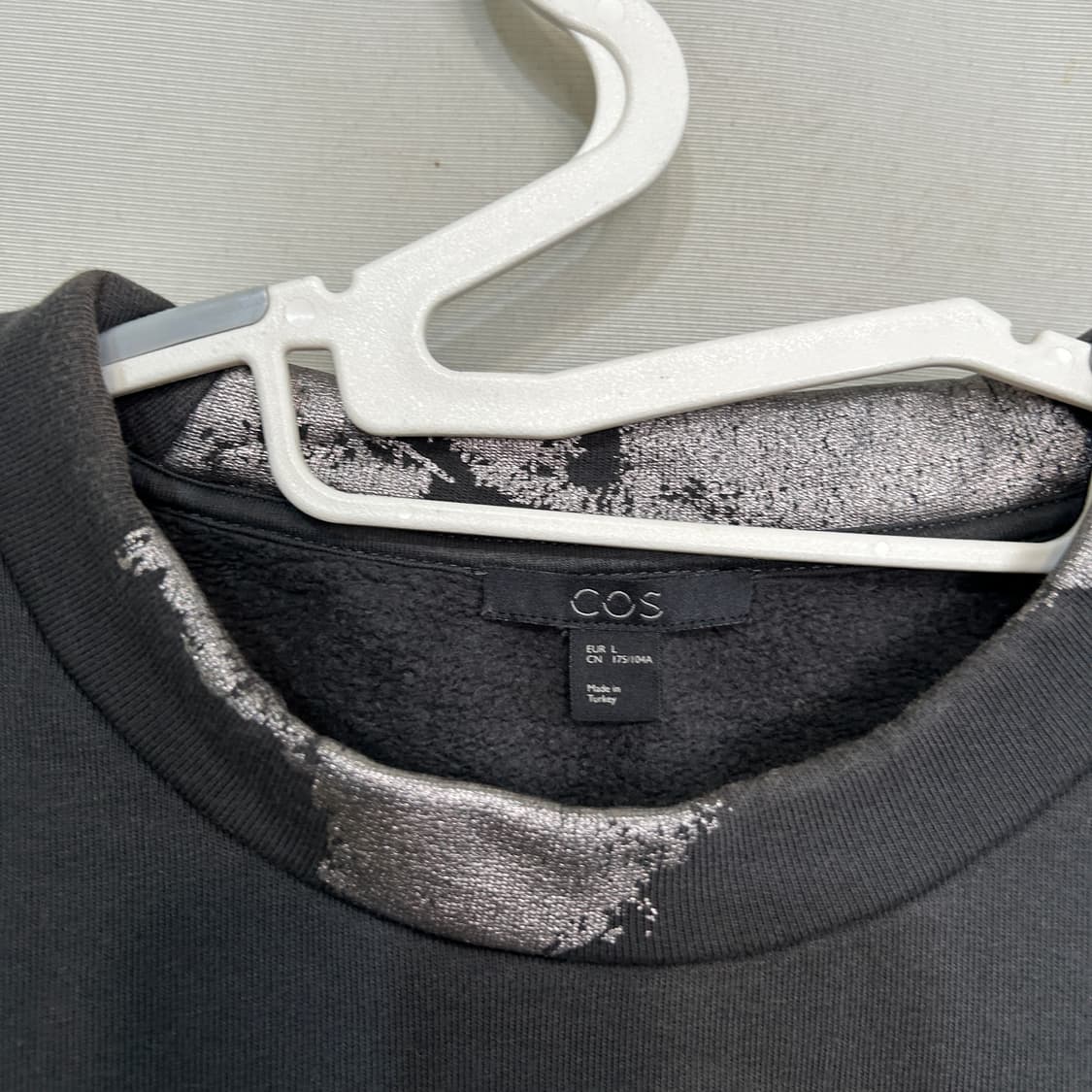 코스 COS 글리터 프린팅 맨투맨 L 상품이미지2