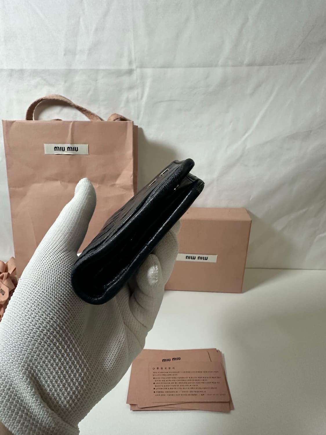 미우미우 마틀라쎄 반지갑 블랙 (OS) 상품이미지5