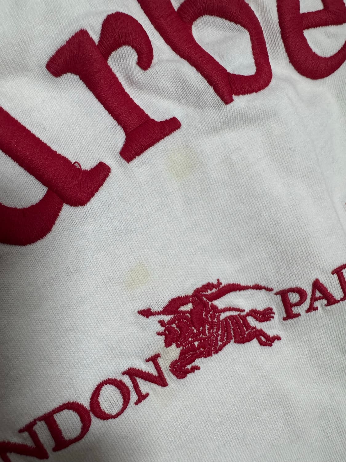 버버리 클래식 로고 화이트 티셔츠 팝니다 상품이미지3