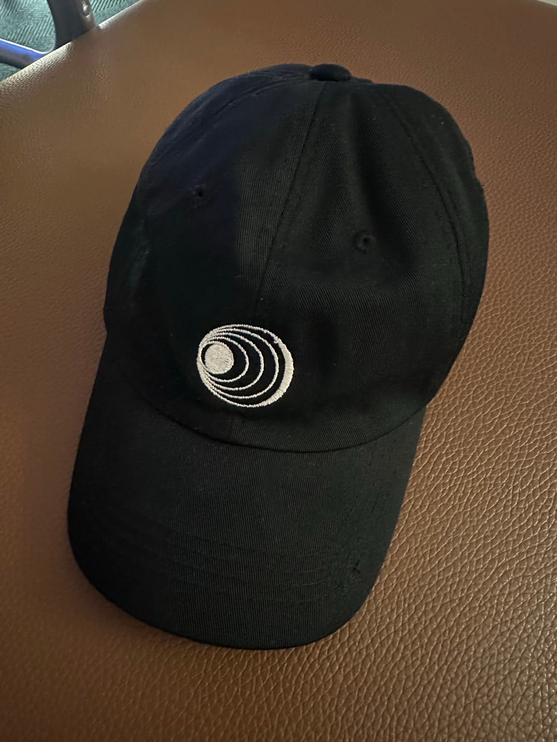 Unaffected 블랙 볼캡입니다 상품이미지1