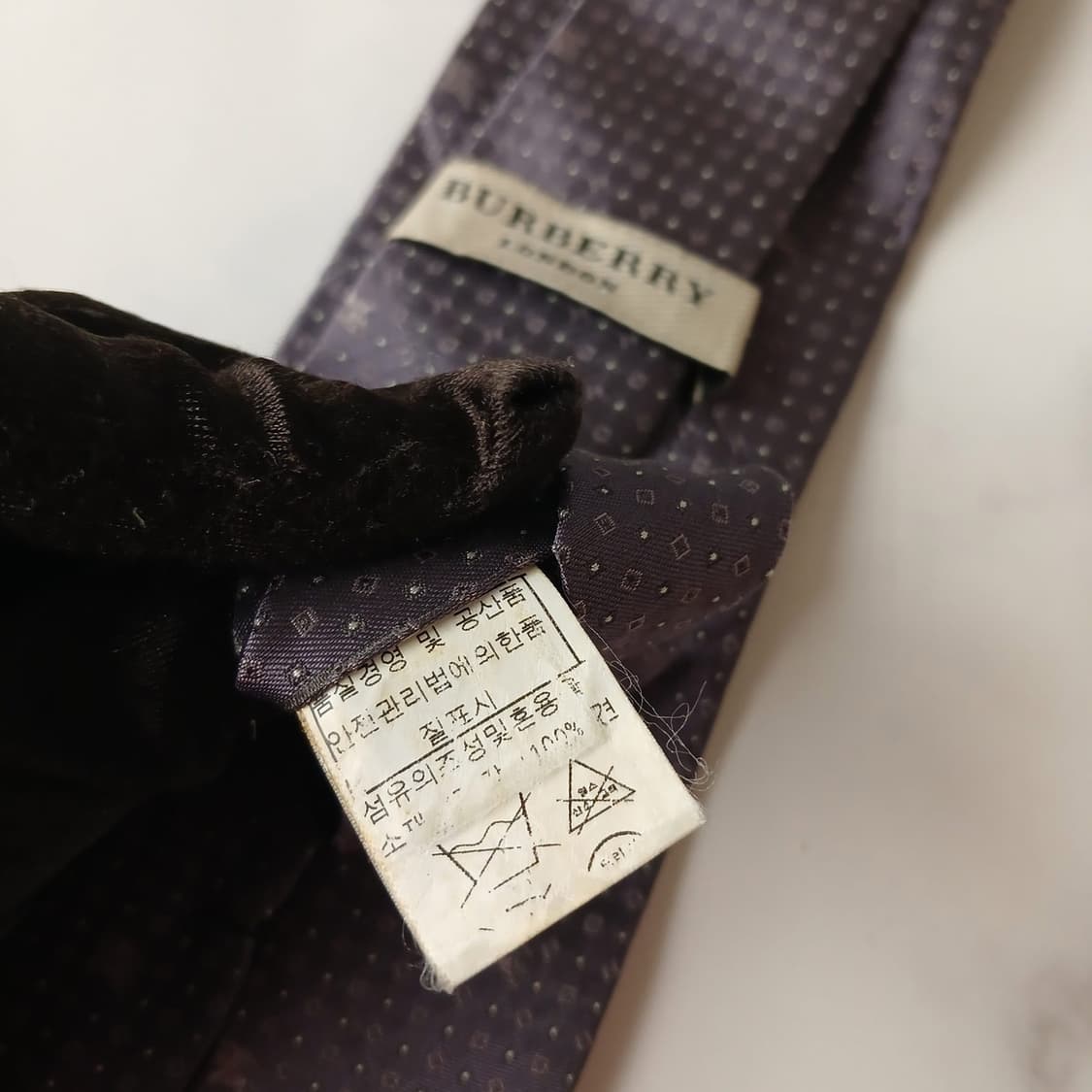 버버리 실크 퍼플 마이크로 패턴 슬림 넥타이 8cm B등급 A19389
 상품이미지10