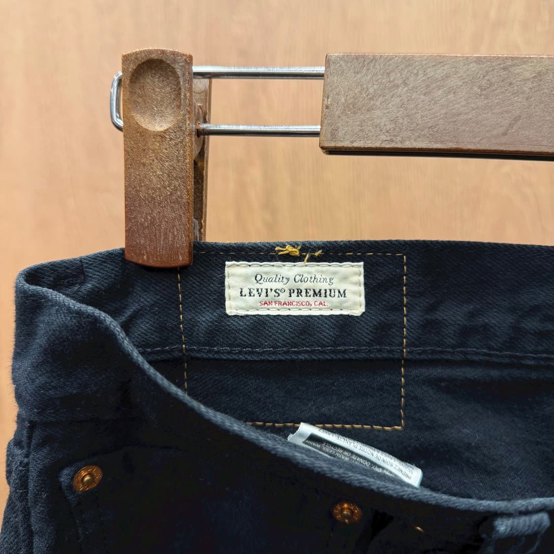 리바이스 프리미엄 501 데님 팬츠 배색 스터드 실버 버튼 디테일 블랙 상품이미지6