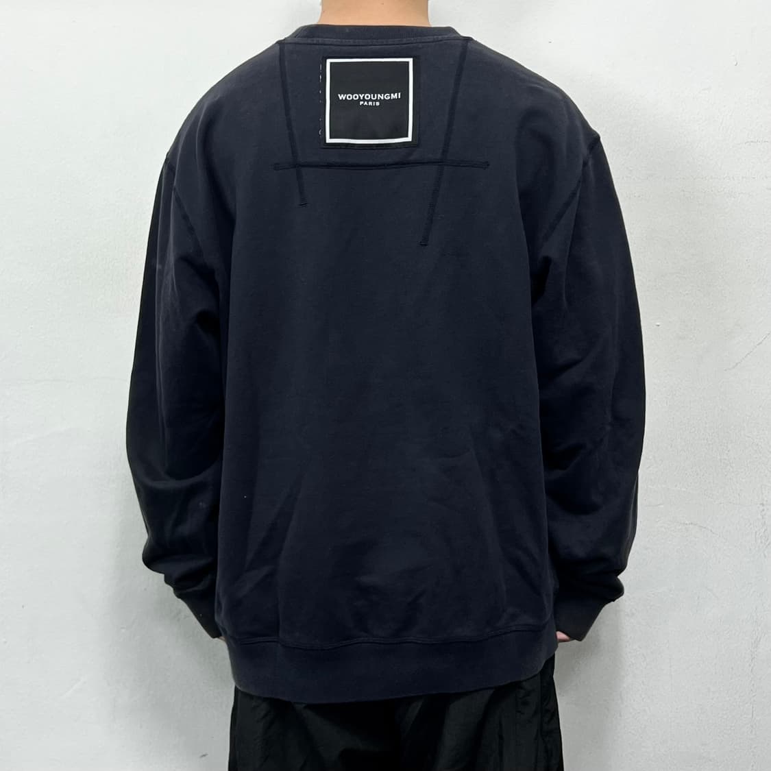 우영미 21ss 스퀘어 라벨 맨투맨 상품이미지2