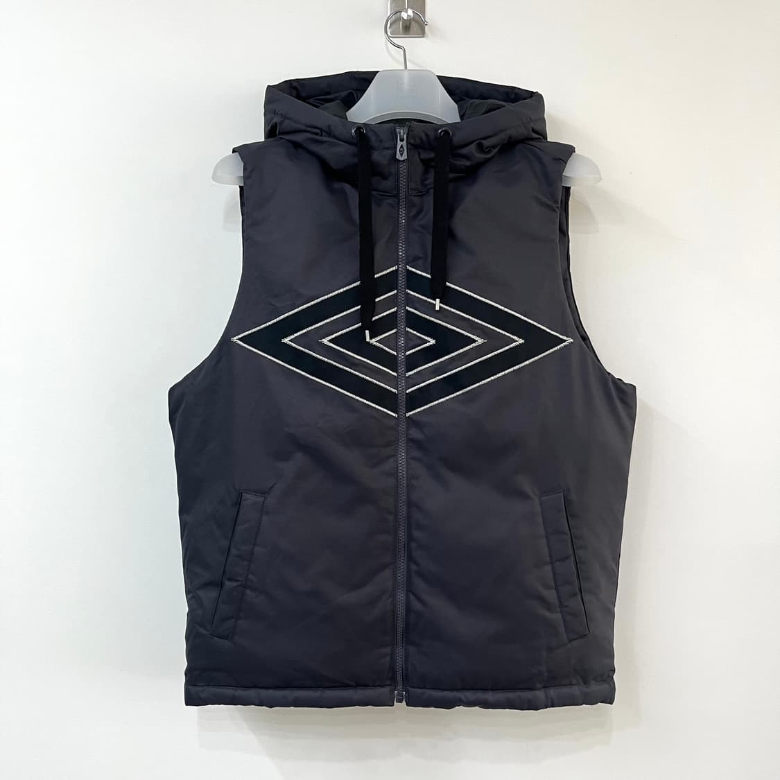 엄브로 자수 빅로고 패딩 조끼 상품이미지2