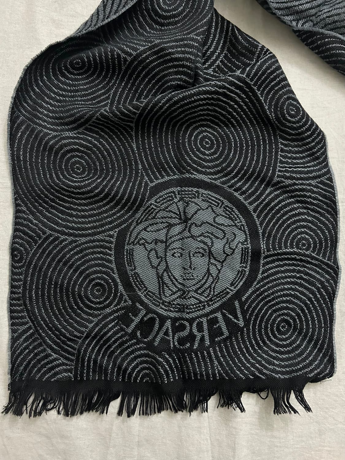 베르사체(Versace) 메두사 머플러 상품이미지2