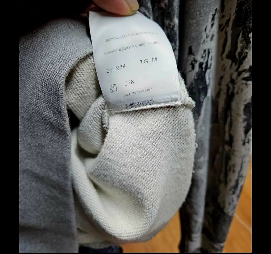 몽클레어 남성용 그레이 맨투맨  정품 팝니다 상품이미지6