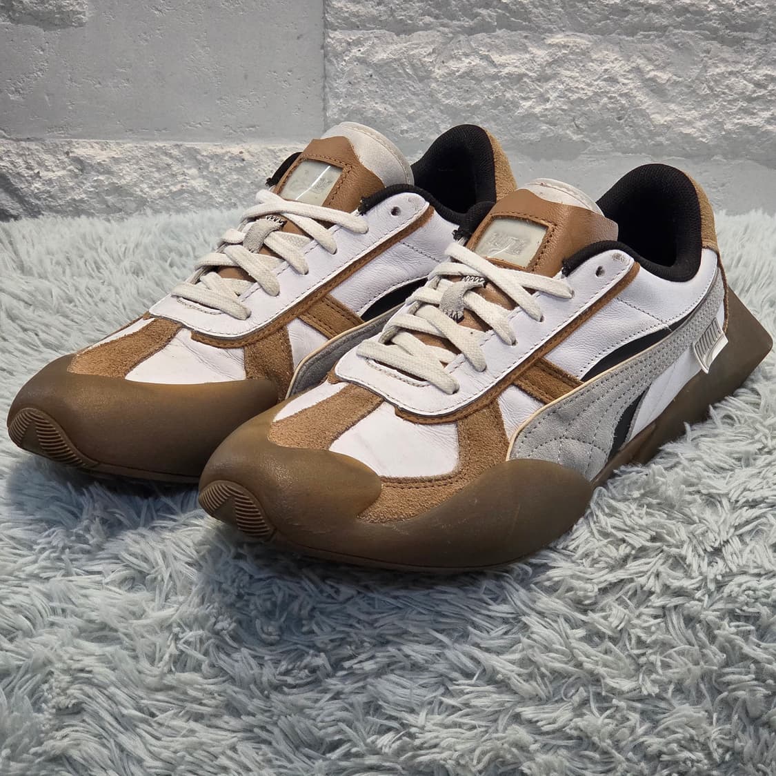 6q-25:푸마 폼스트리트 레트로 스니커즈 화이트/브라운 (26cm) 상품이미지1