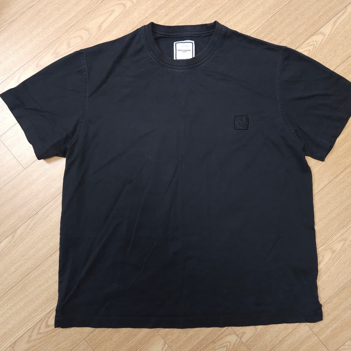 우영미 블랙 액자 프린팅 반팔 티셔츠 48 상품이미지3