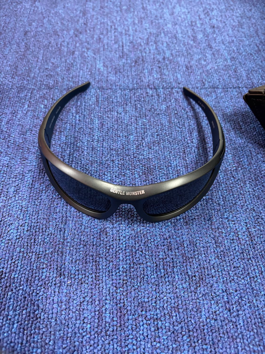 젠틀몬스터 뮈글러 스파이럴 02-M01 상품이미지2