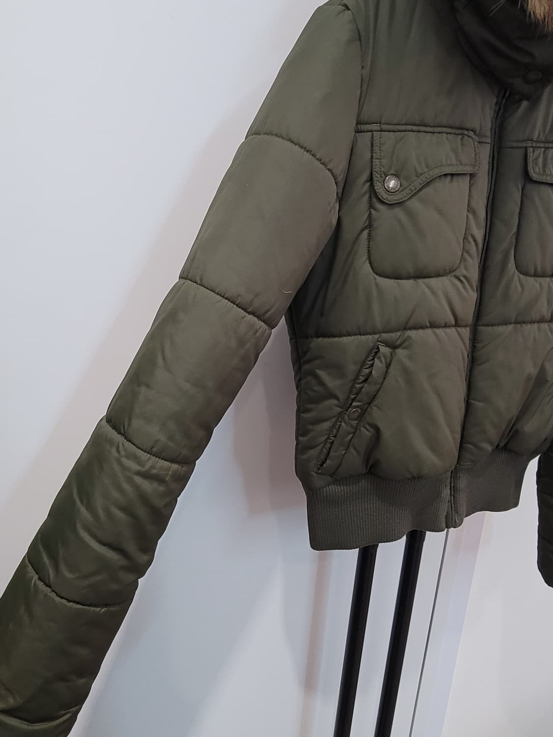 타미힐피거 카키색 후드 코요테퍼 숏패딩 봄버 44~55 상품이미지3