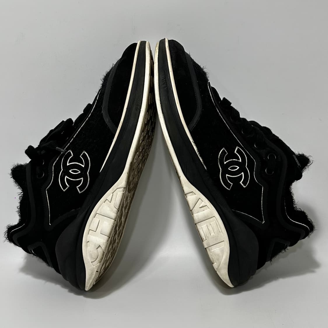 샤넬 CC 로고 패브릭 스웨이드 스니커즈 (245)  상품이미지4